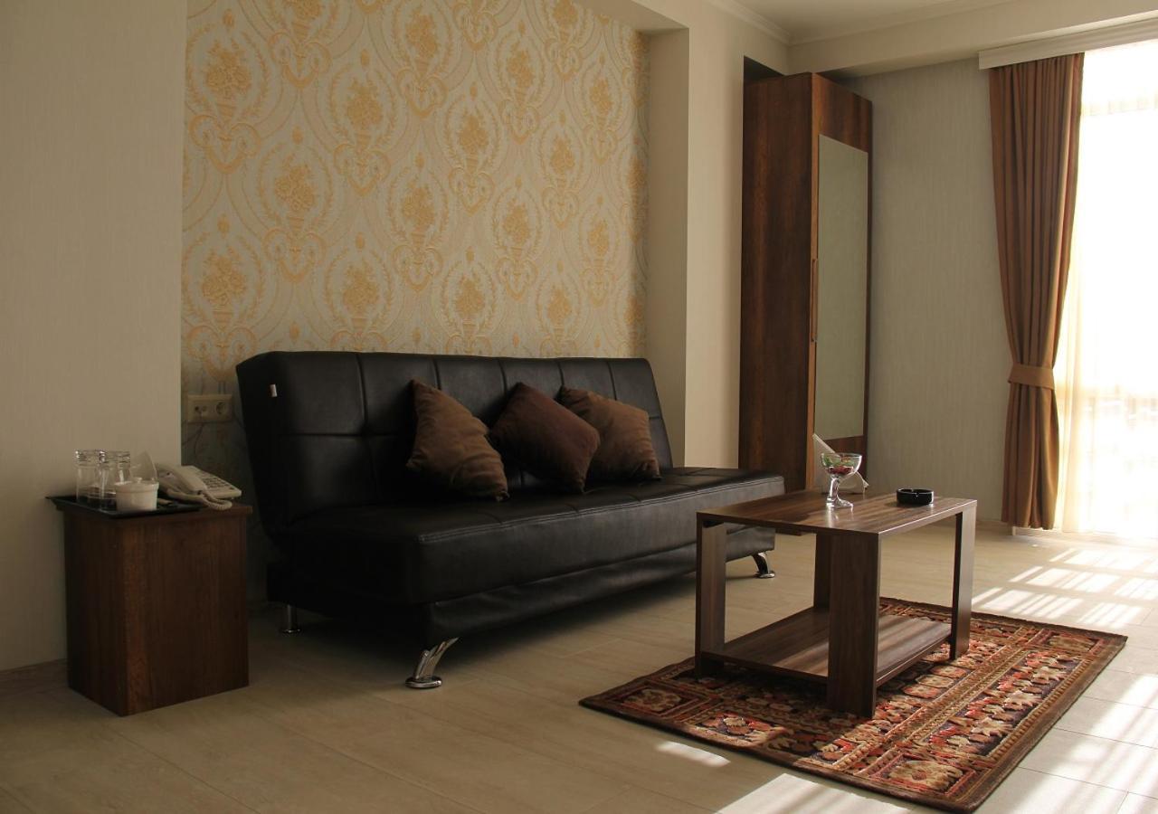 Moon Light Hotel Тбилиси Екстериор снимка